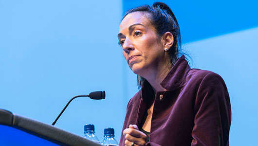 Romina Quercia, en su intervención en HIV Glasgow. Créditos de la imagen: HIV Drug Therapy Glasgow 2016
